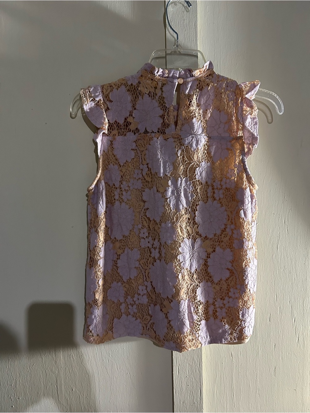 Monteau Los Angeles Floral Lace Ruffle Keyhole Blouse Top Lavender Tan M - Picture 4 of 7